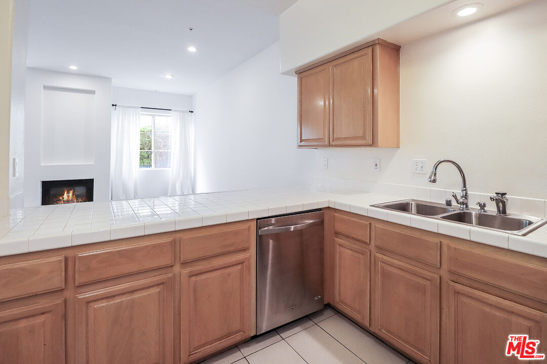 11920 Goshen Avenue, Unit 102 Los Angeles, CA 90049 - Photo 16 of 39