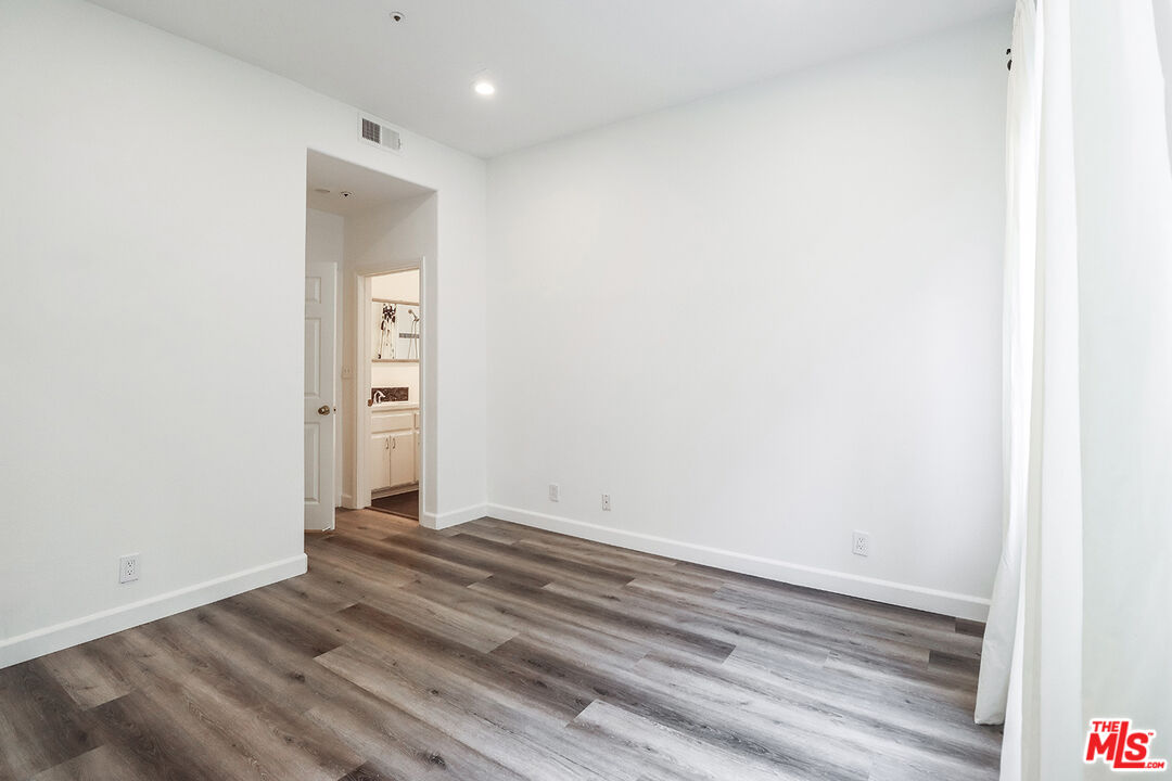 11920 Goshen Avenue, Unit 102 Los Angeles, CA 90049 - Photo 21 of 39