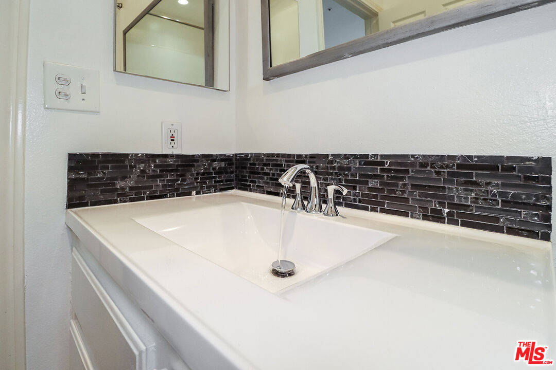 11920 Goshen Avenue, Unit 102 Los Angeles, CA 90049 - Photo 23 of 39