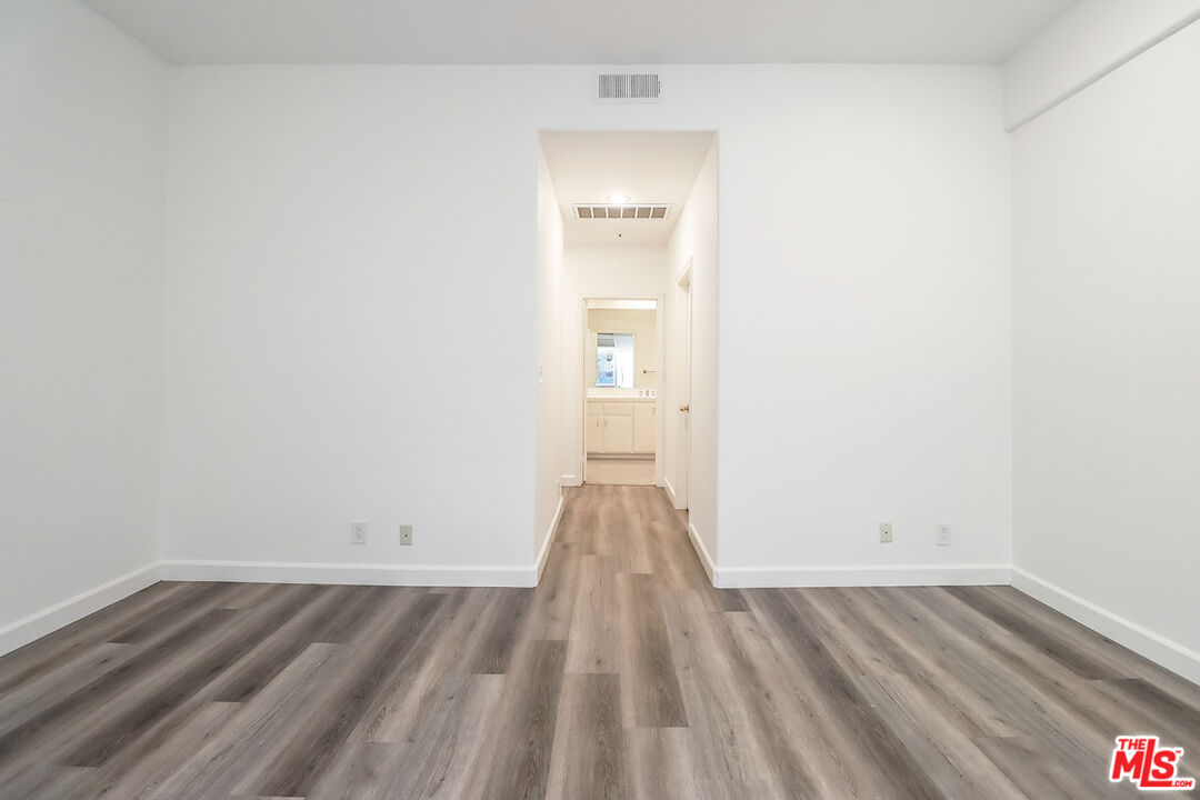 11920 Goshen Avenue, Unit 102 Los Angeles, CA 90049 - Photo 28 of 39