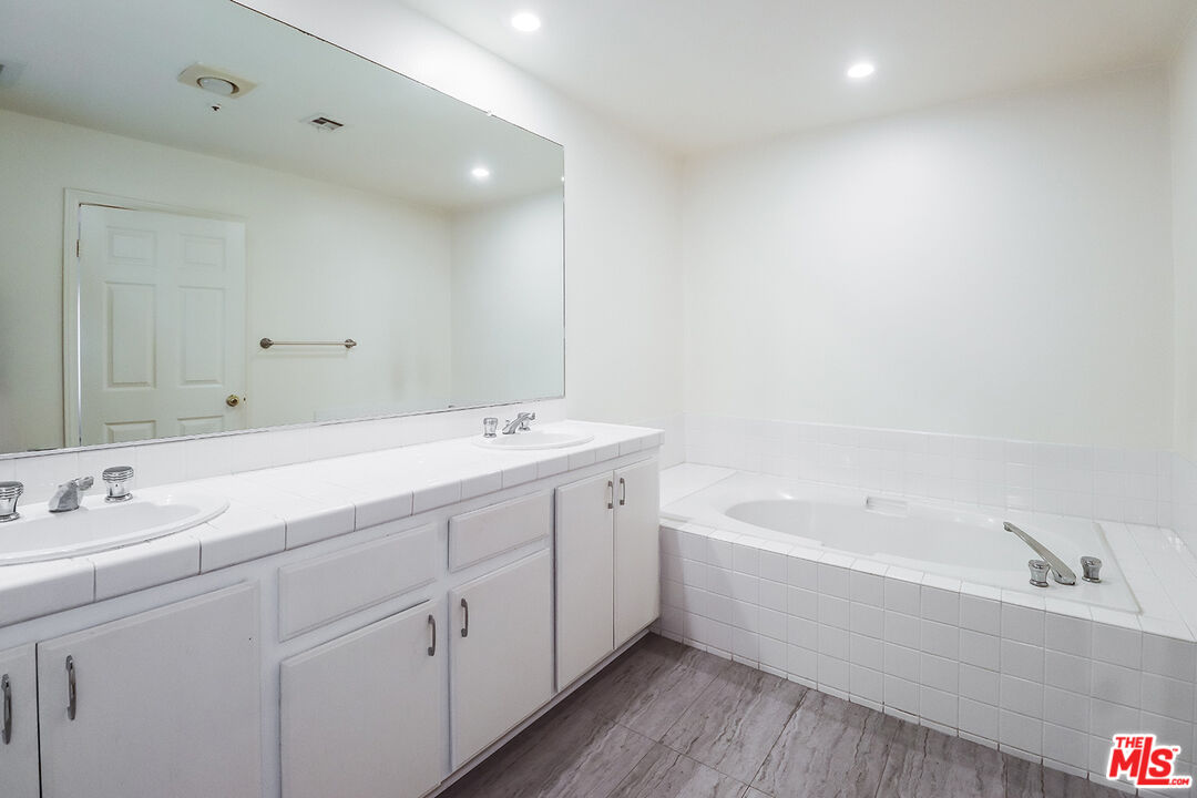 11920 Goshen Avenue, Unit 102 Los Angeles, CA 90049 - Photo 31 of 39