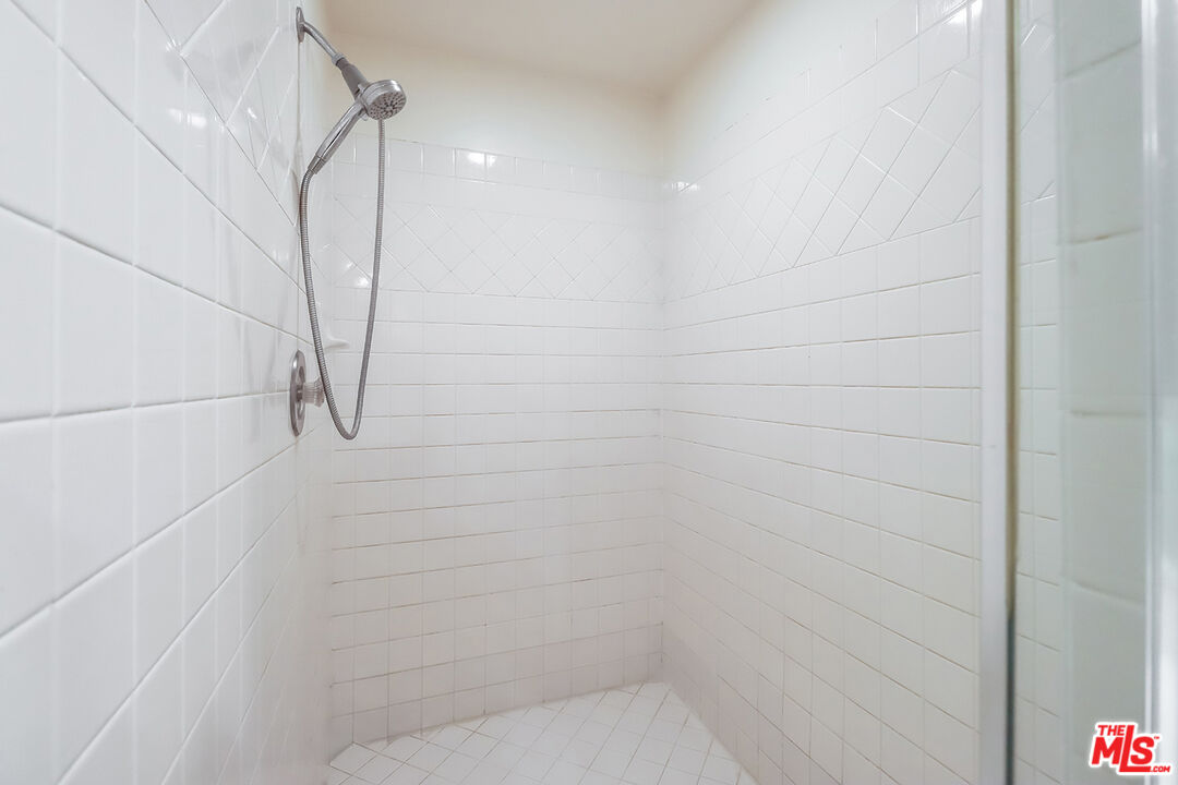 11920 Goshen Avenue, Unit 102 Los Angeles, CA 90049 - Photo 35 of 39 a bathroom with a shower