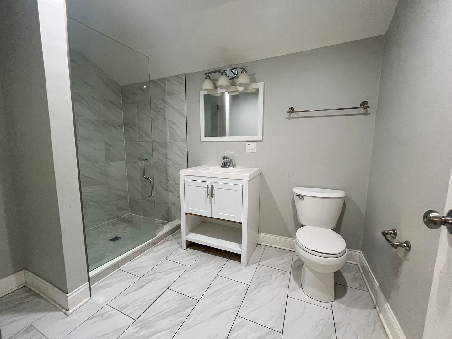 11305 South Lowe Avenue Chicago, IL 60628 - Photo 11 of 25