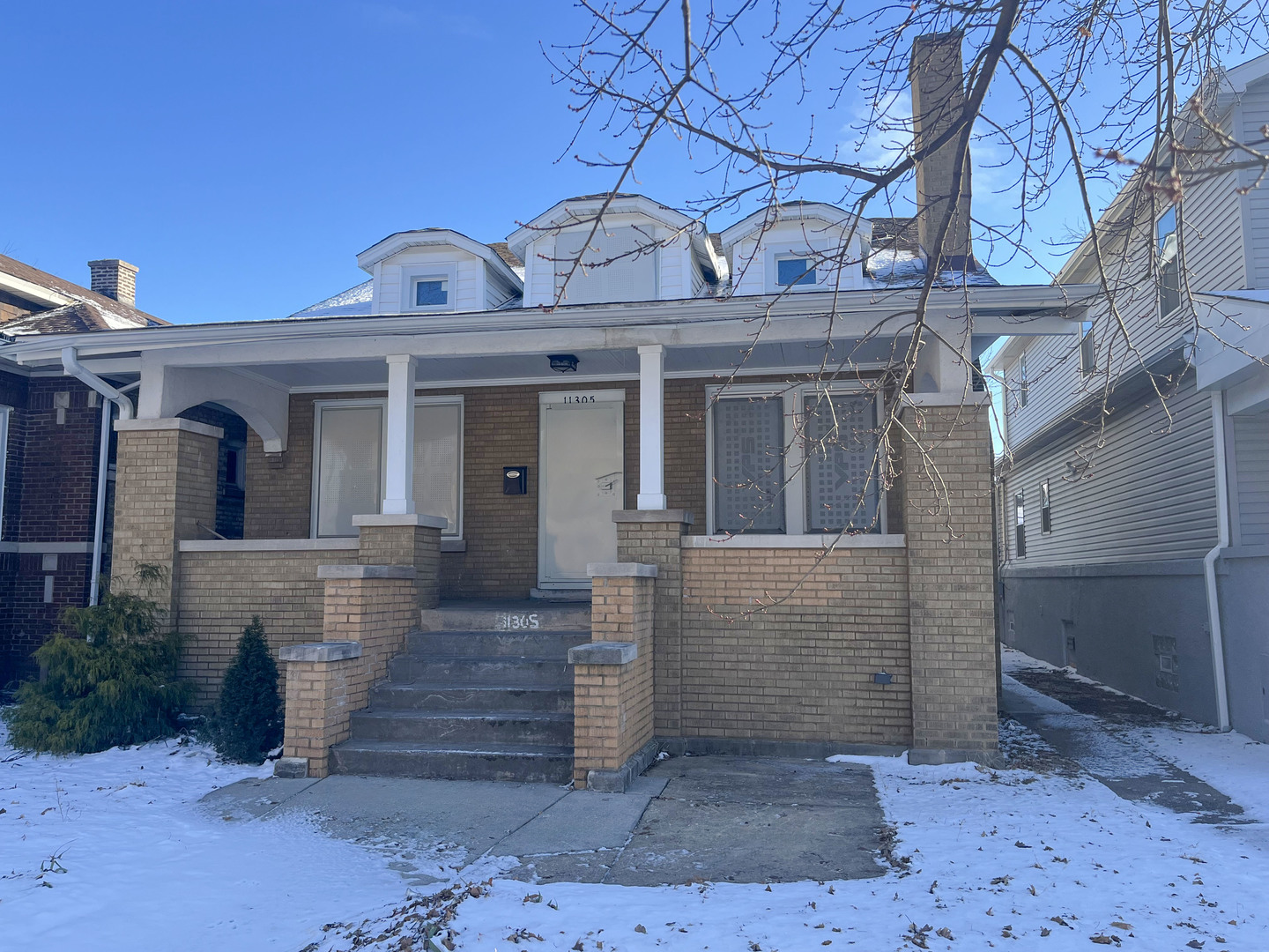 11305 South Lowe Avenue Chicago, IL 60628 - Photo 2 of 25