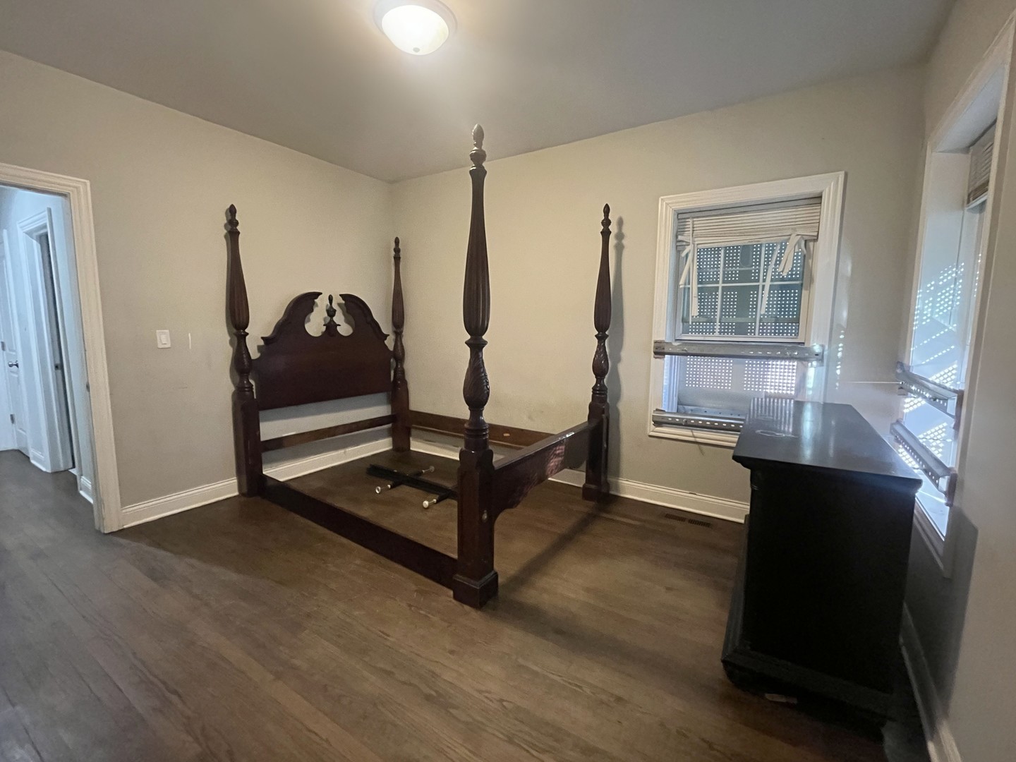 11305 South Lowe Avenue Chicago, IL 60628 - Photo 8 of 25