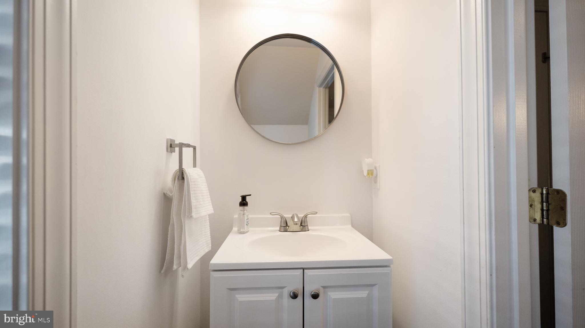 653 Cedar Spring Street Gaithersburg, MD 20877 - Photo 10 of 21 Powder Room