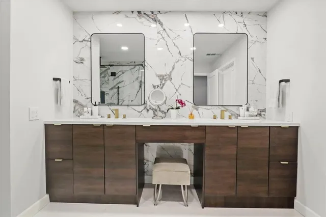 $340,000 | 1916 Shorewood Drive, Grapevine, TX 76051