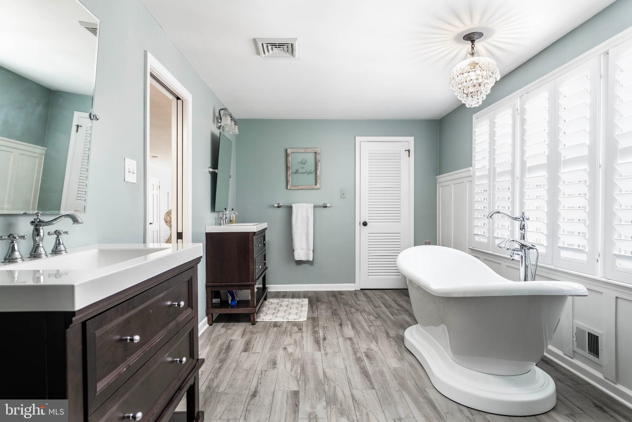 38 Rabbit Run Road Malvern, PA 19355 - Photo 32 of 67 Main Bathroom.