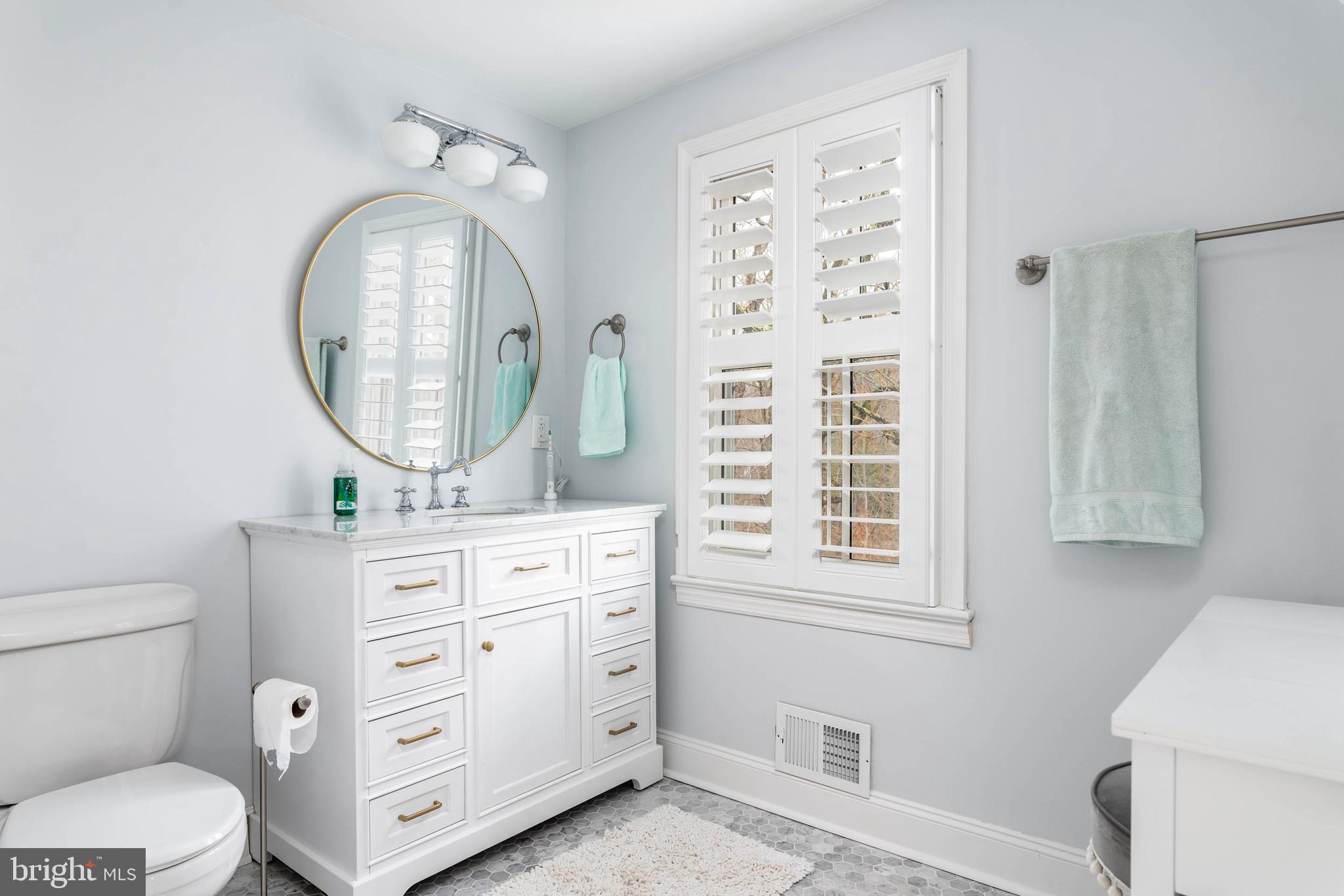 38 Rabbit Run Road Malvern, PA 19355 - Photo 37 of 67 En Suite Bathroom.