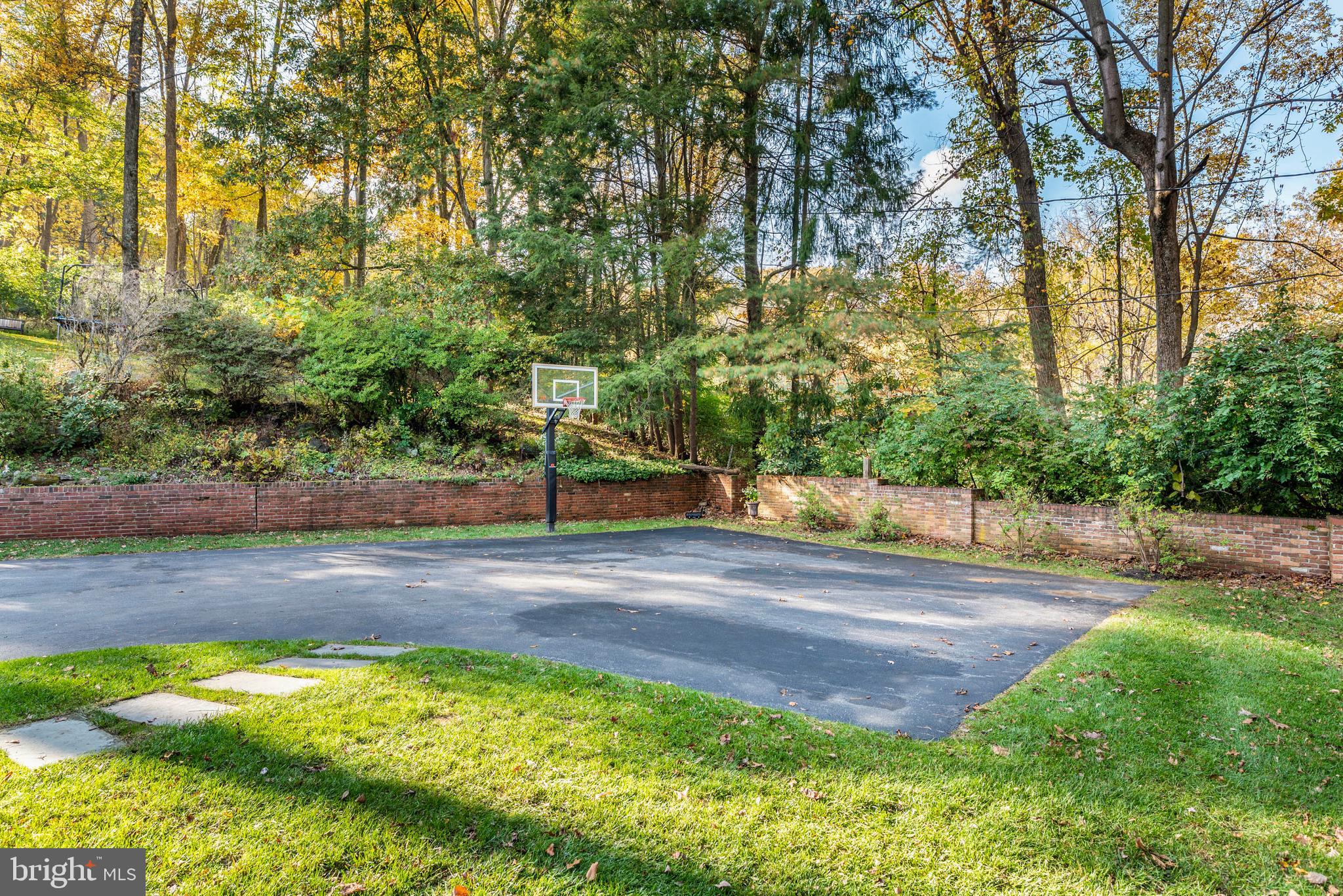 38 Rabbit Run Road Malvern, PA 19355 - Photo 65 of 67 Parking Area/Basketball Court.