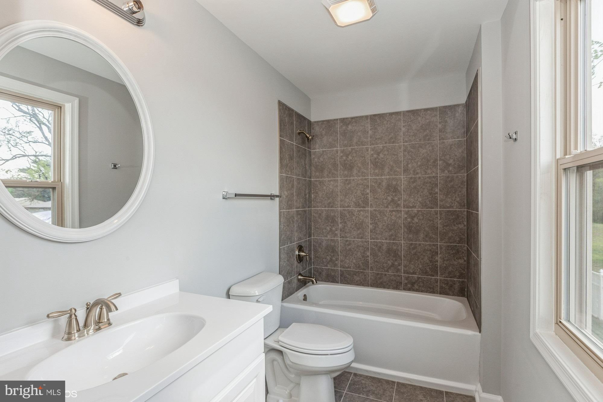 28149 Nanticoke Road Salisbury, MD 21801 - Photo 28 of 37 Upstairs full hall bath