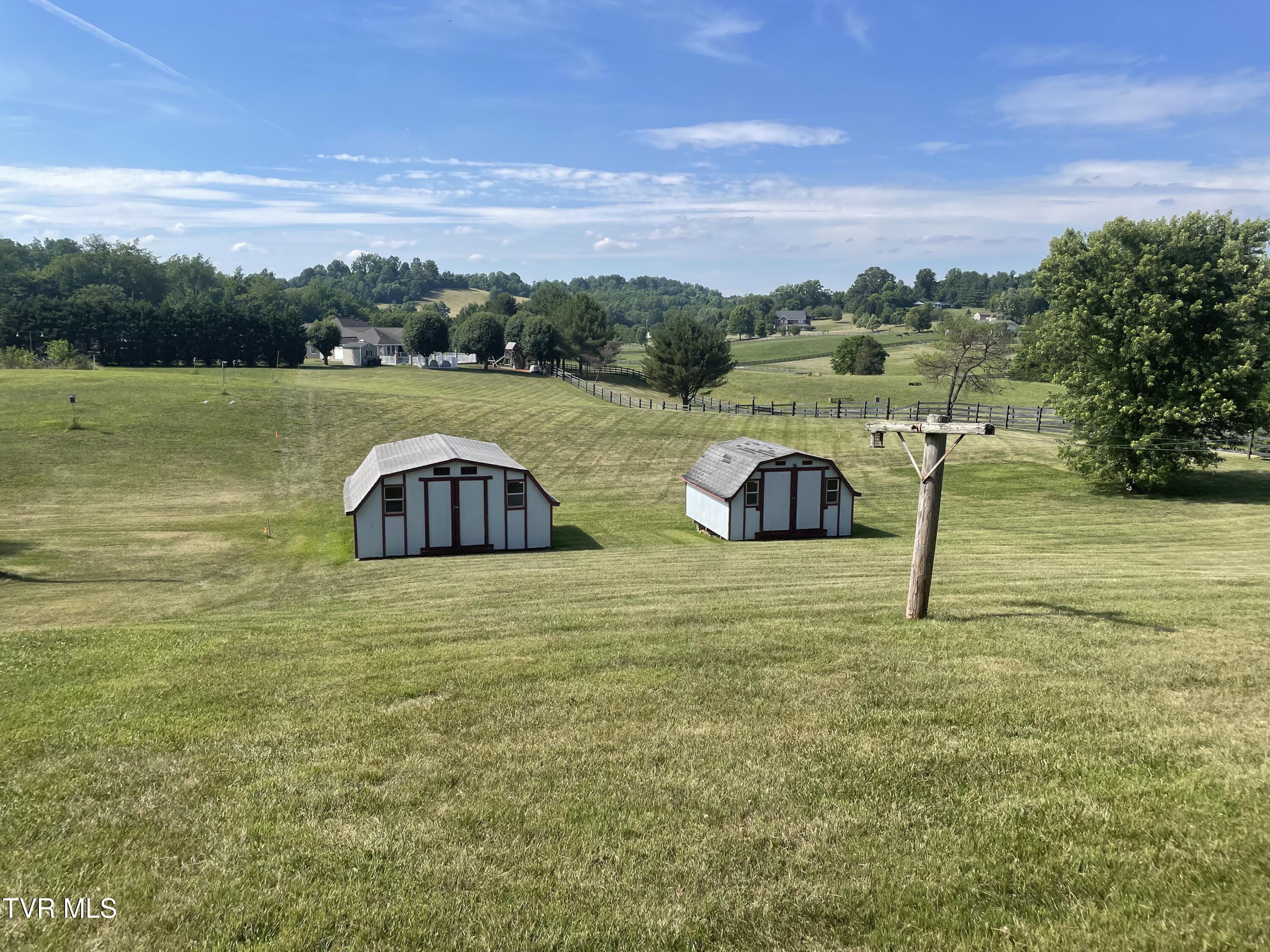 237 Bullock Hollow Road Bristol, TN 37620 - Photo 3 of 10 0224C51A-E41E-4B1D-9FEB-47EC42587CF9