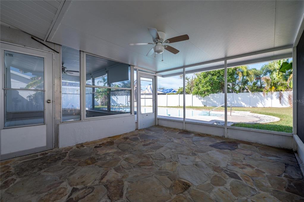 11425 47th Avenue North St. Petersburg, FL 33708 - Photo 12 of 29