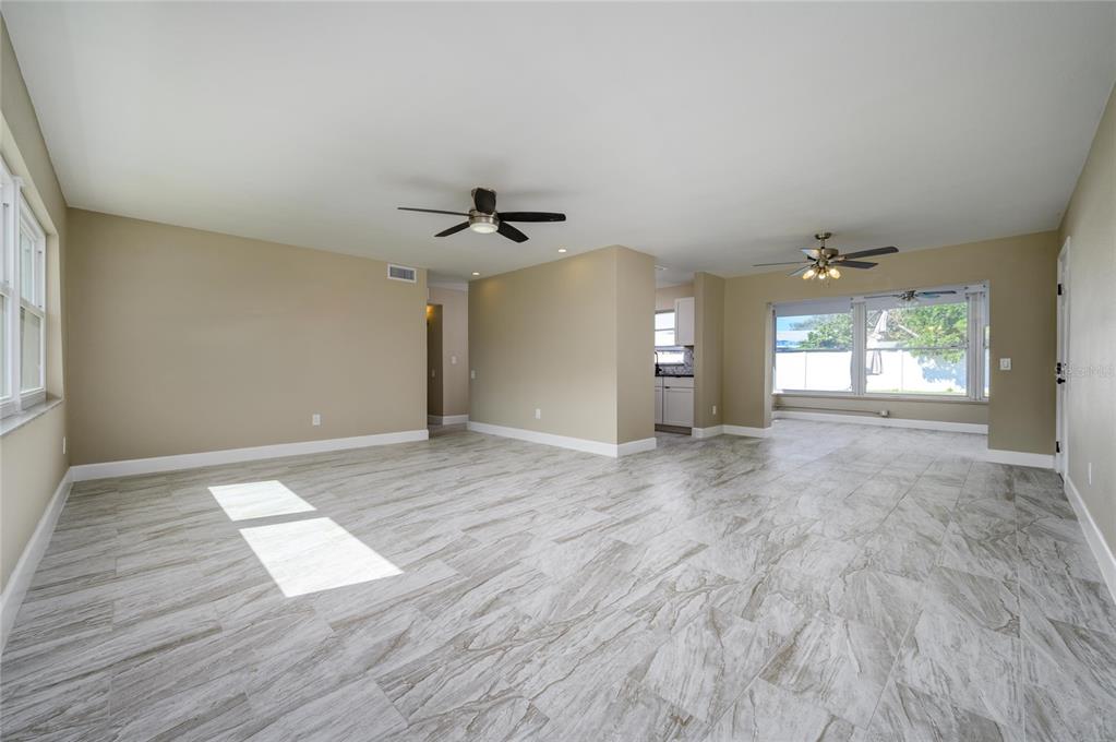 11425 47th Avenue North St. Petersburg, FL 33708 - Photo 5 of 29