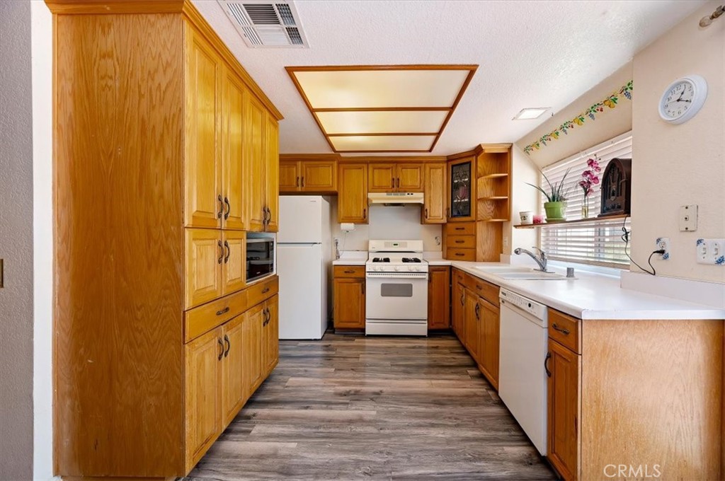 24321 Rimview Road Moreno Valley, CA 92557 - Photo 9 of 21