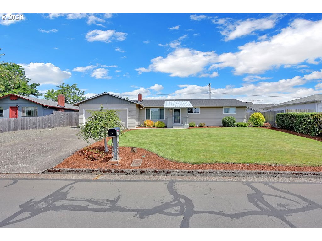 1027 Longridge Drive Springfield, OR 97478 - Photo 4 of 43