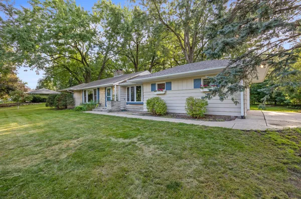 $3,600 | 3200 Chase Drive, Minnetonka, MN 55305