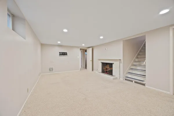 $3,600 | 3200 Chase Drive, Minnetonka, MN 55305