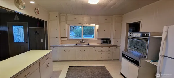 $1,000,000 | 1571 Highway 112, Sekiu, WA 98381