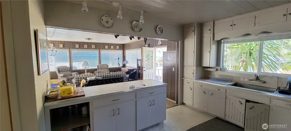 $1,000,000 | 1571 Highway 112, Sekiu, WA 98381