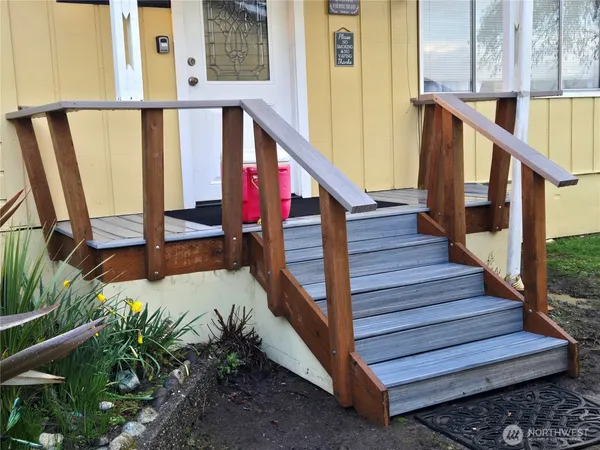 $1,000,000 | 1571 Highway 112, Sekiu, WA 98381