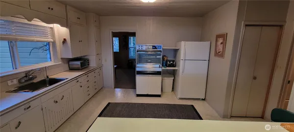 $1,000,000 | 1571 Highway 112, Sekiu, WA 98381