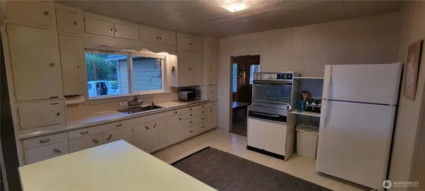 $1,000,000 | 1571 Highway 112, Sekiu, WA 98381