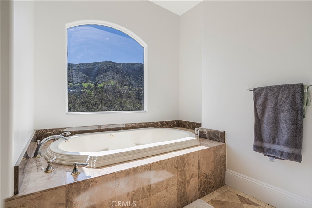 11 Baymare Road Bell Canyon, CA 91307 - Photo 24 of 39 Master Bedroom Jacuzzi Tub