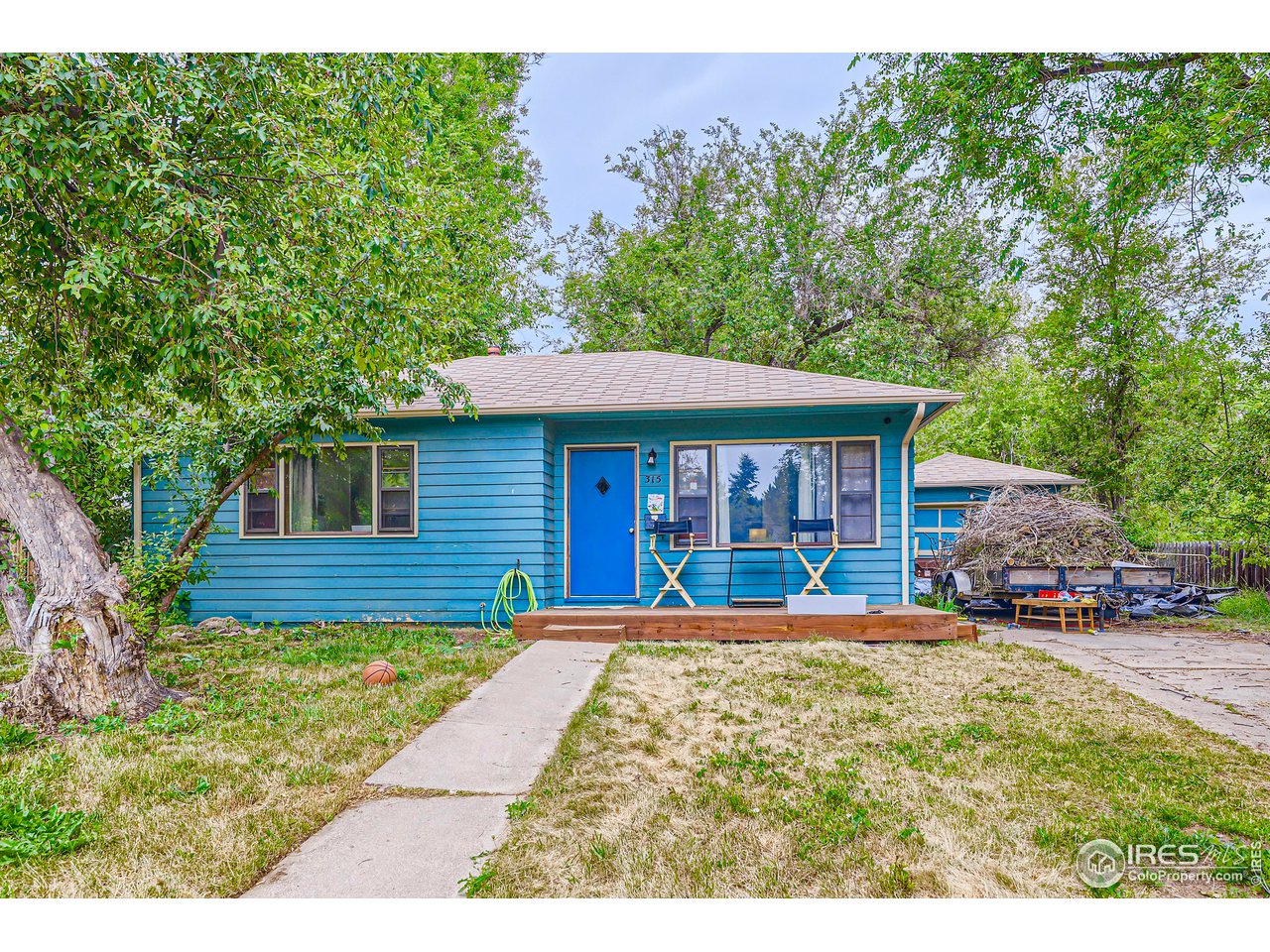 315 29th Street Boulder, CO 80305 - Photo 1 of 29 a front view of a house with a yard