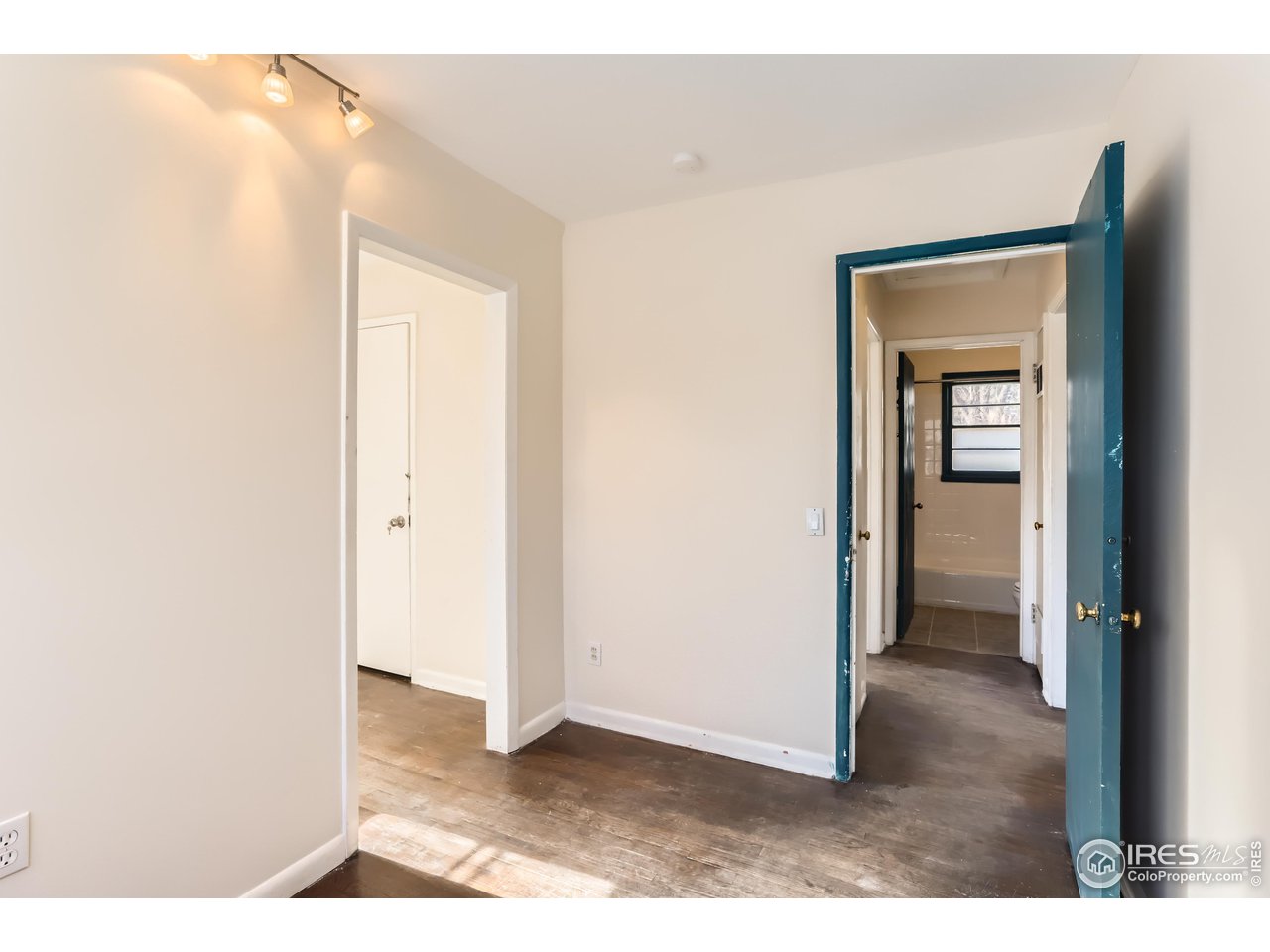 315 29th Street Boulder, CO 80305 - Photo 13 of 29 a view interior of a house and an empty room