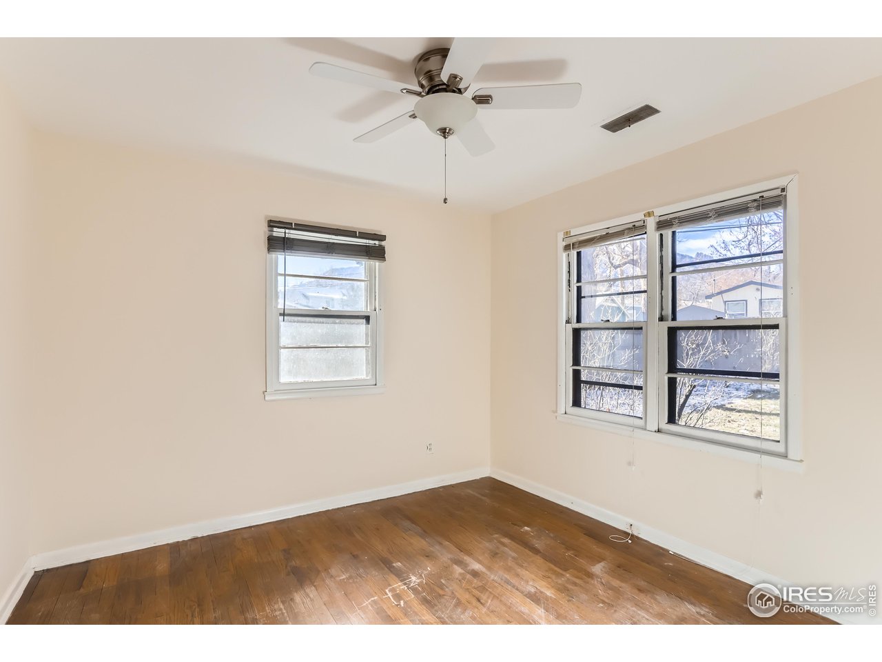 315 29th Street Boulder, CO 80305 - Photo 14 of 29 a view of an empty room with a window