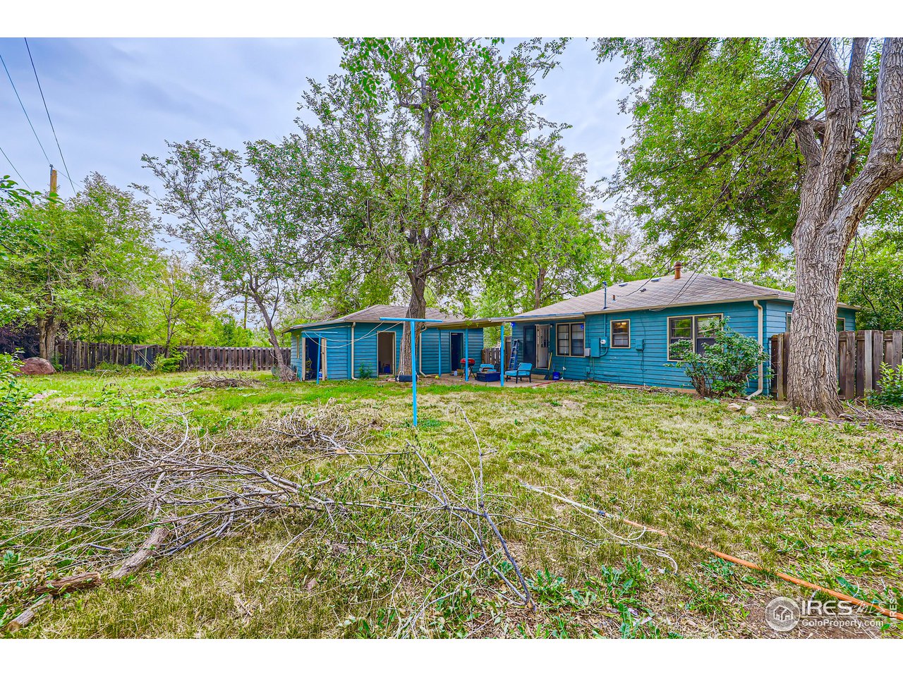 315 29th Street Boulder, CO 80305 - Photo 22 of 29 a front view of a house with a garden