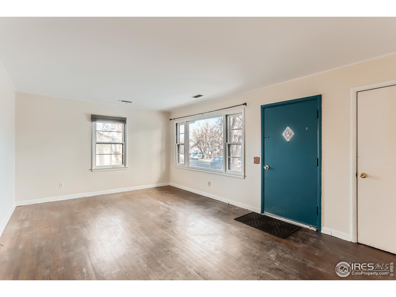315 29th Street Boulder, CO 80305 - Photo 4 of 29 a view of an empty room with wooden floor and a window