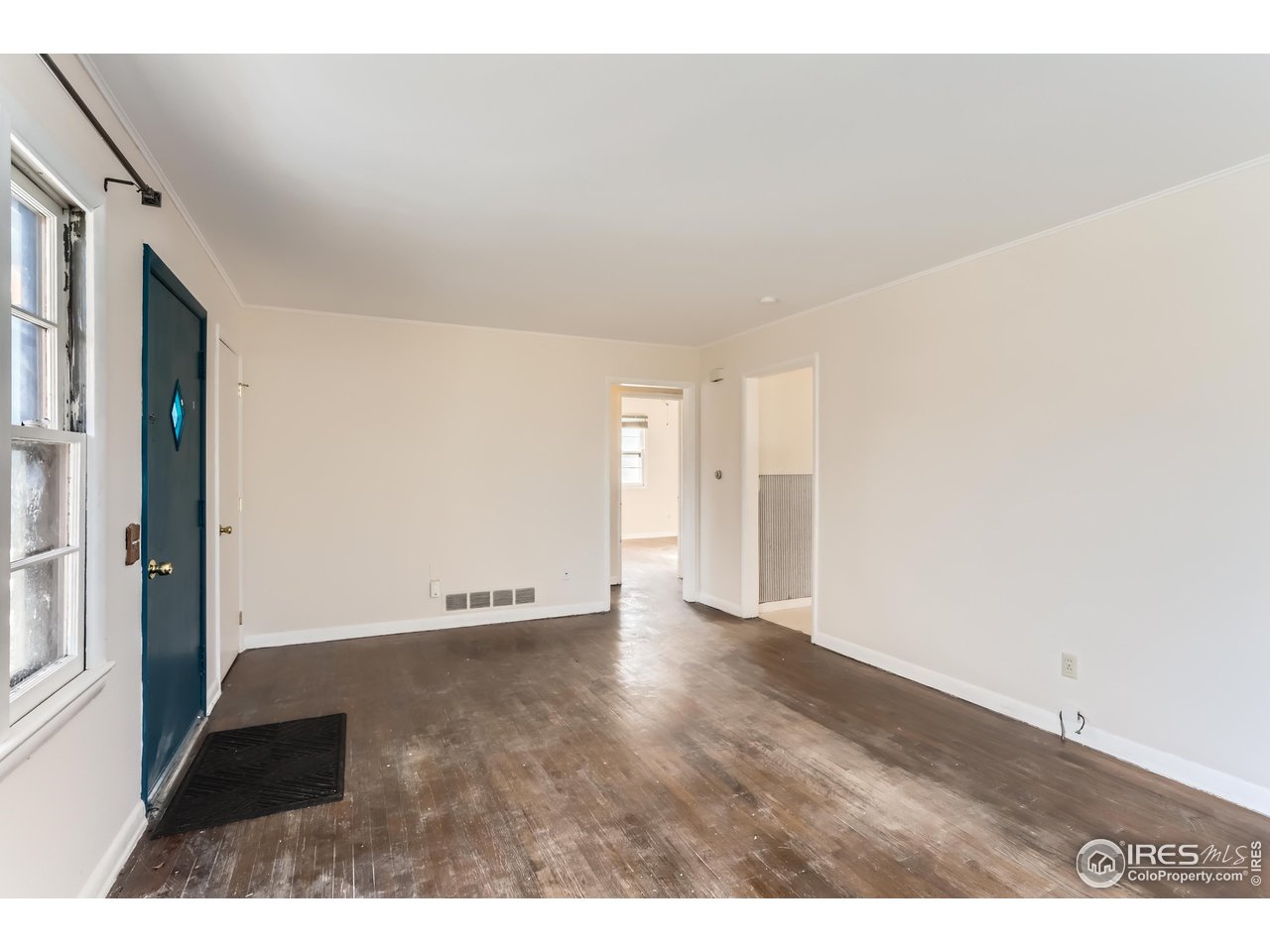 315 29th Street Boulder, CO 80305 - Photo 7 of 29 a view of an empty room and window