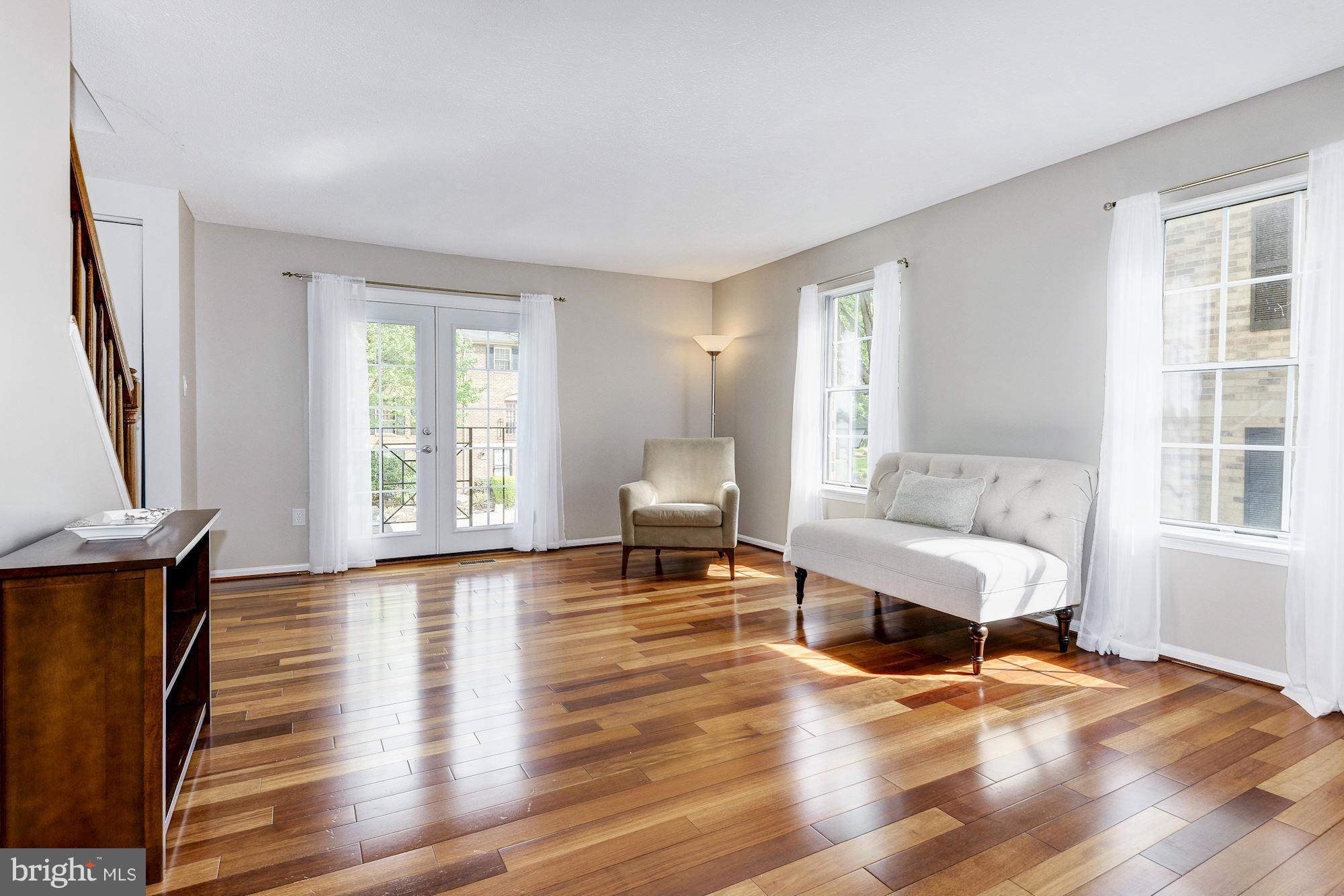 509 Pickwick Village Way Silver Spring, MD 20901 - Photo 5 of 22 Living Room