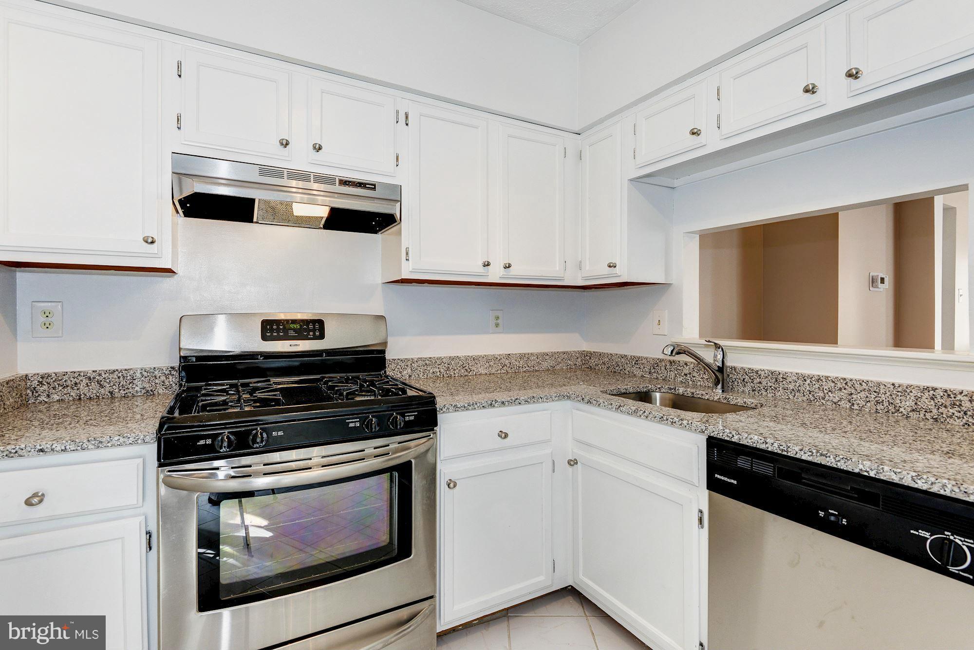 509 Pickwick Village Way Silver Spring, MD 20901 - Photo 8 of 22 Kitchen