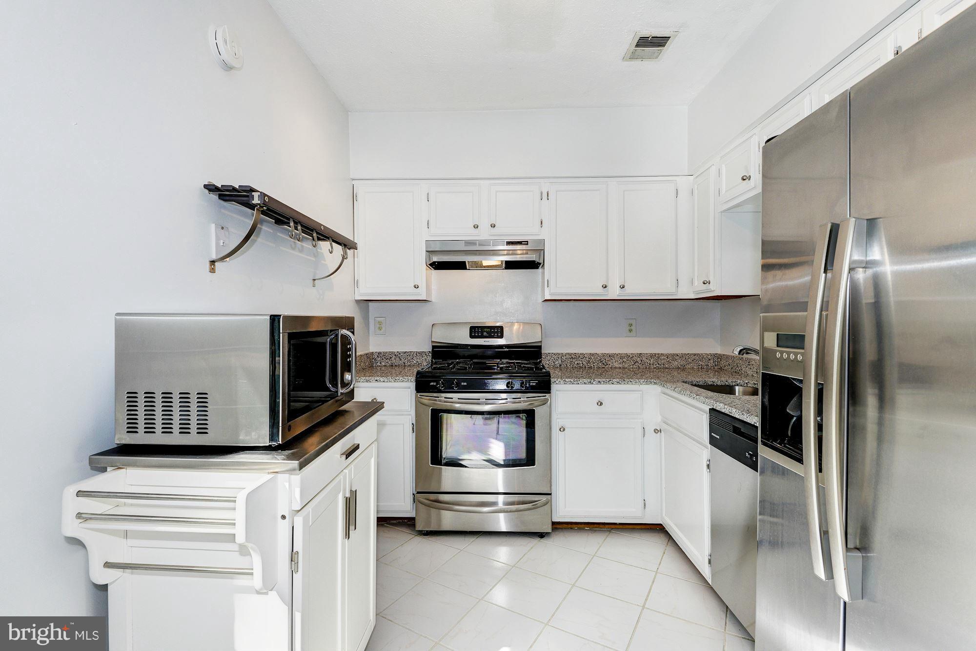 509 Pickwick Village Way Silver Spring, MD 20901 - Photo 9 of 22 Kitchen