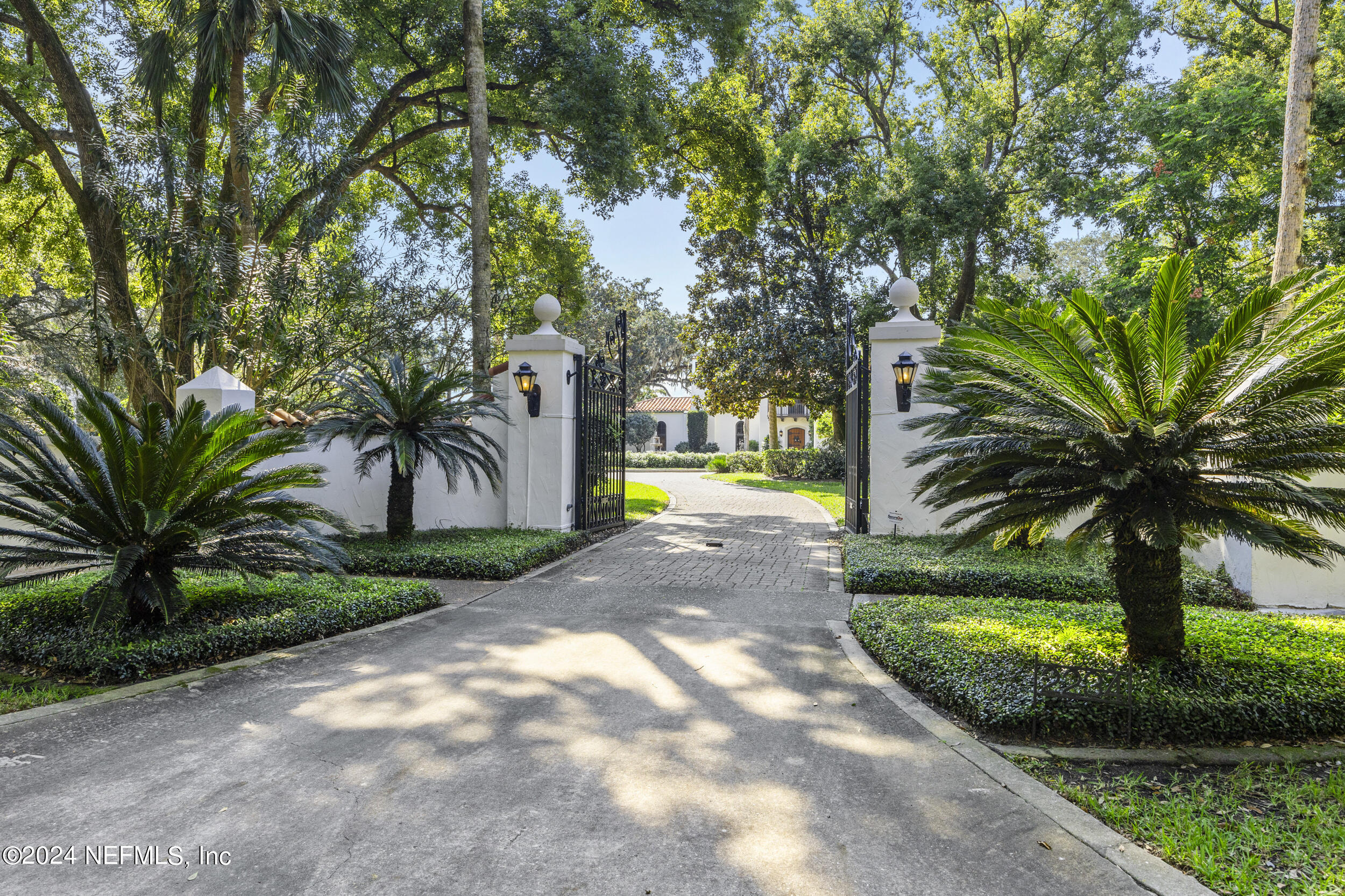2234 River Road Jacksonville, FL 32207 - Photo 2 of 127 GATED ENTRANCE