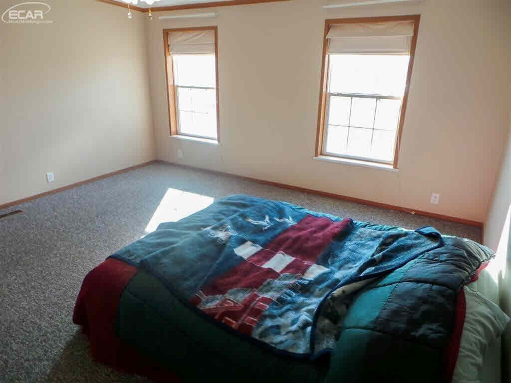 385 East Bennington Road Owosso, MI 48867 - Photo 12 of 16 21408827-11.JPG