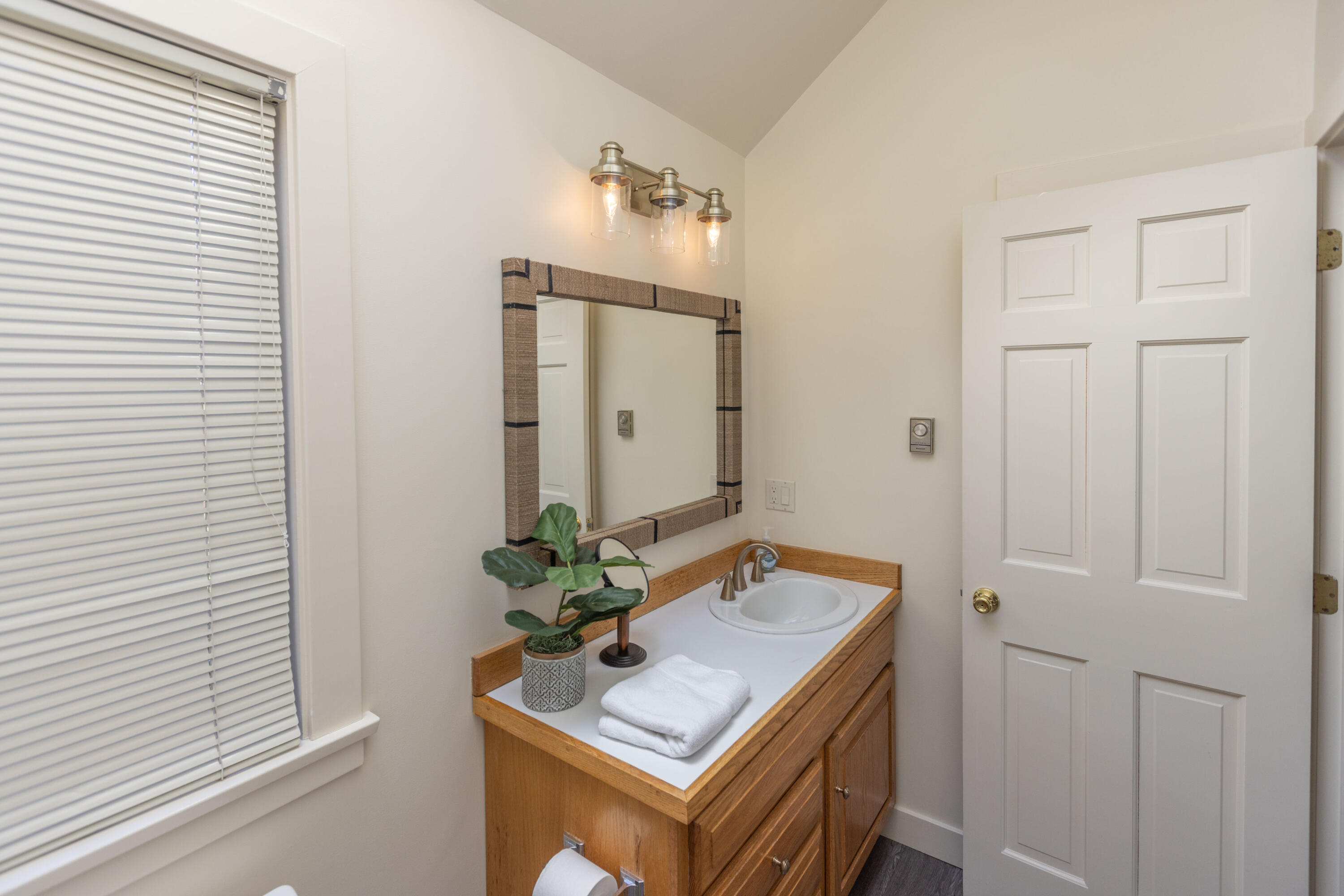 1 Jameson Point Road, Unit 14 Rockland, ME 04841 - Photo 22 of 50 _SMC3889
