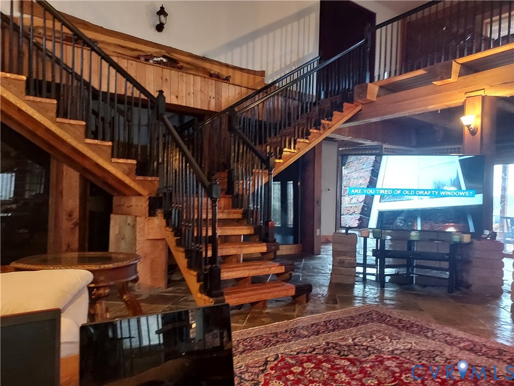 6430 River Road West Columbia, VA 23038 - Photo 29 of 48 a view of entryway with a hall