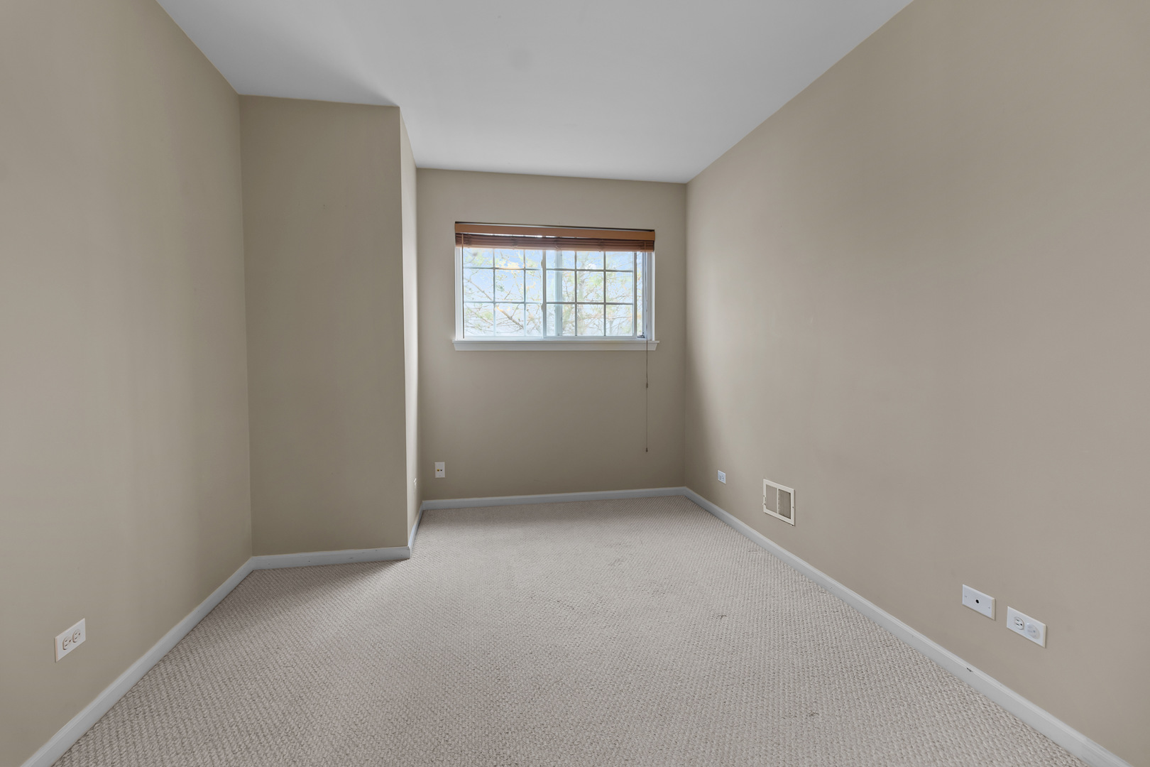 362 Keswick Circle Round Lake, IL 60073 - Photo 20 of 27 an empty room with a window