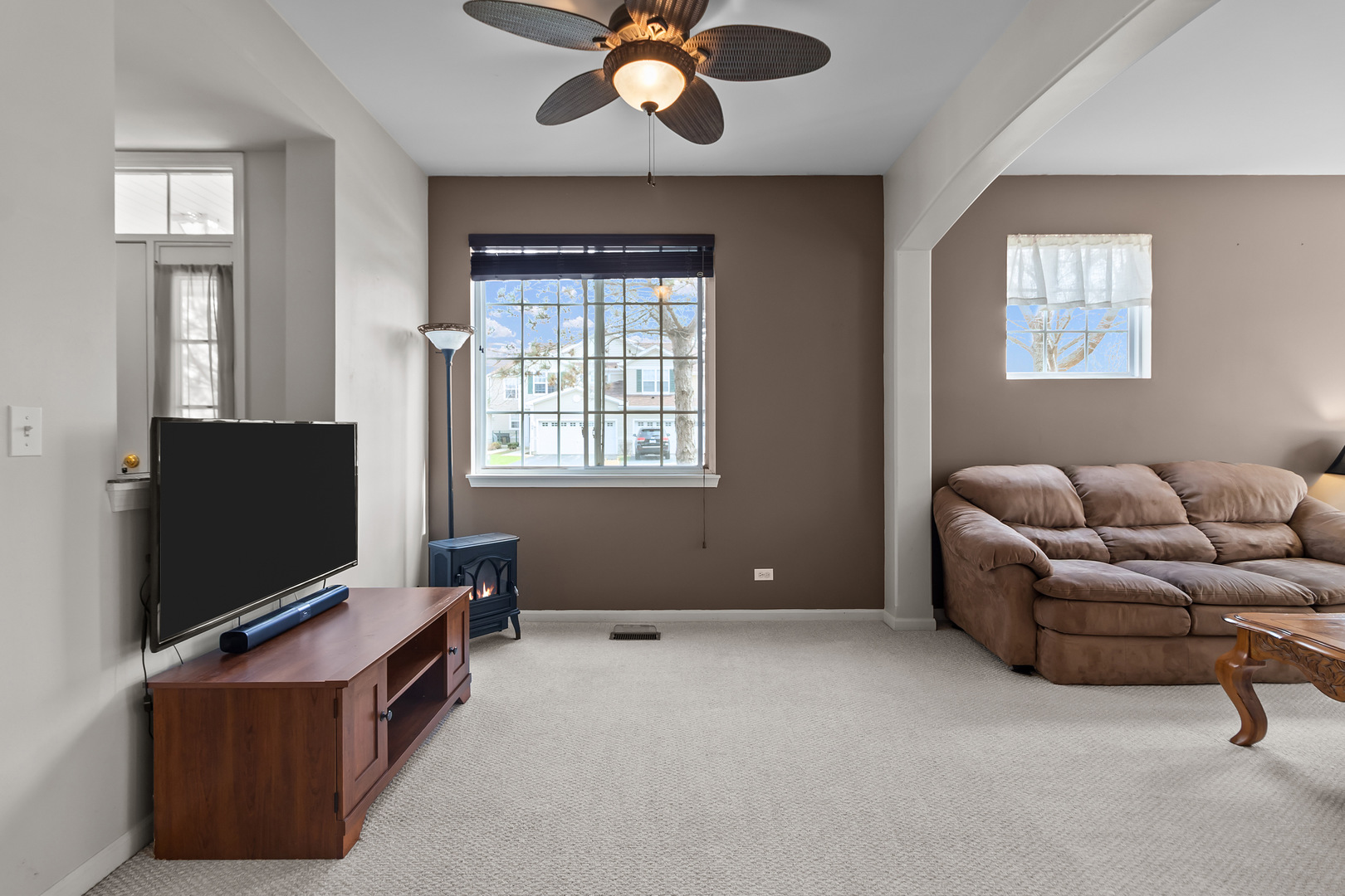 362 Keswick Circle Round Lake, IL 60073 - Photo 6 of 27 a living room with furniture and a flat screen tv