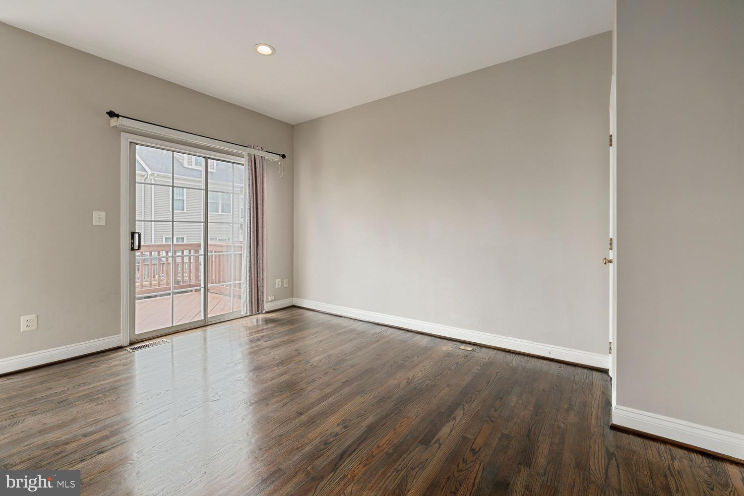 2162 Capstone Circle Herndon, VA 20170 - Photo 17 of 29 Eat in kitchen