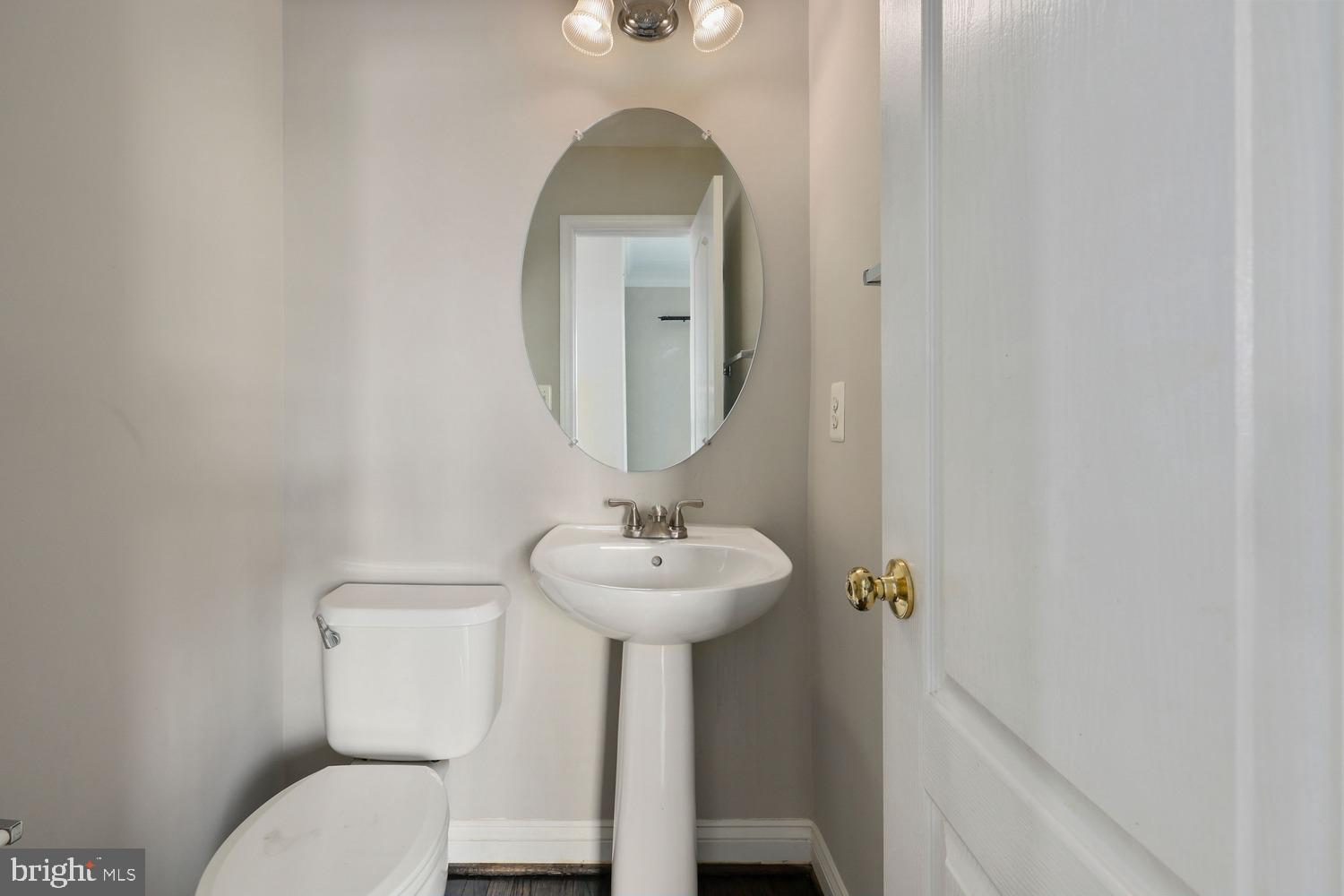 2162 Capstone Circle Herndon, VA 20170 - Photo 20 of 29 1/2 bath on living level