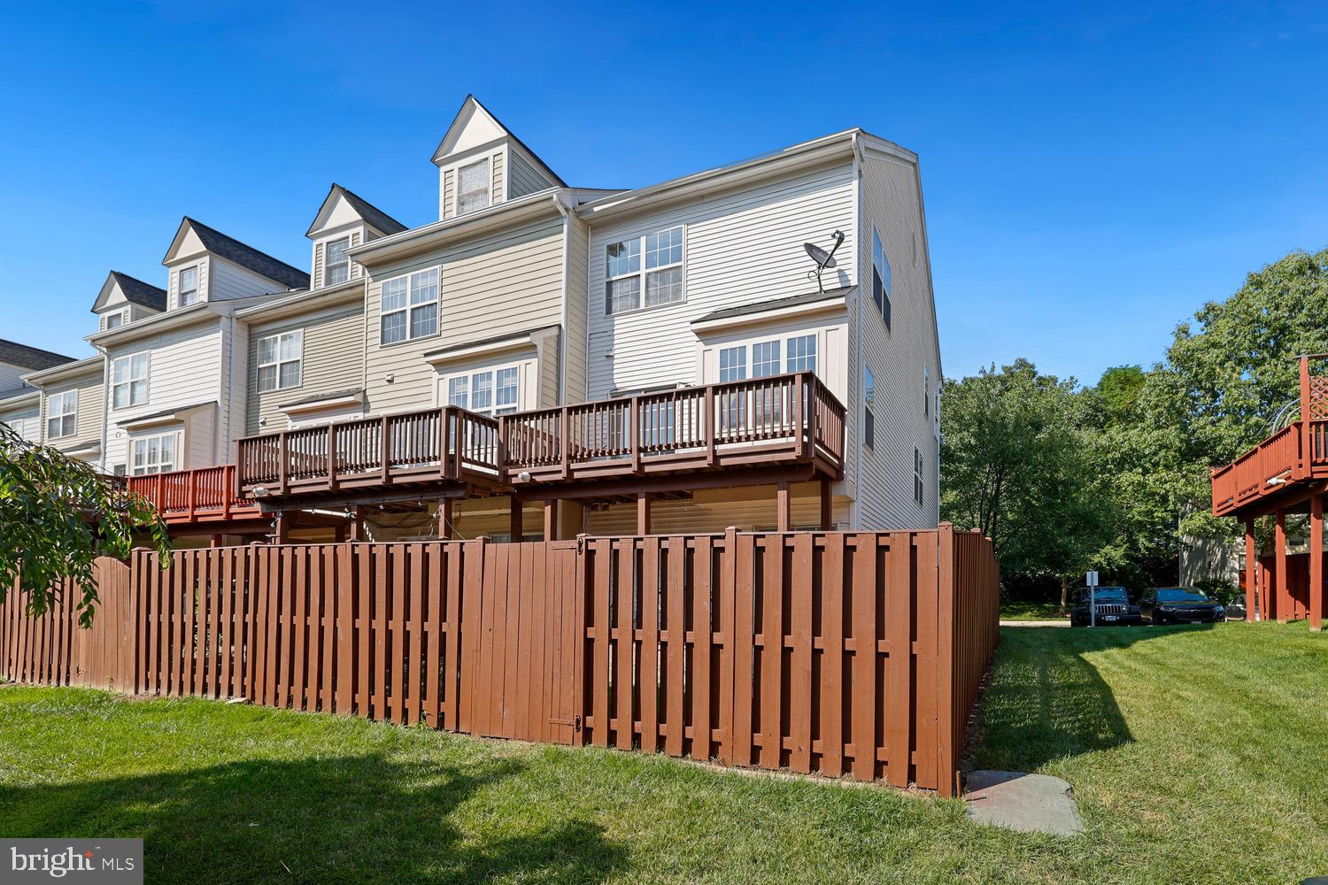 2162 Capstone Circle Herndon, VA 20170 - Photo 2 of 29 End-unit extra yard space