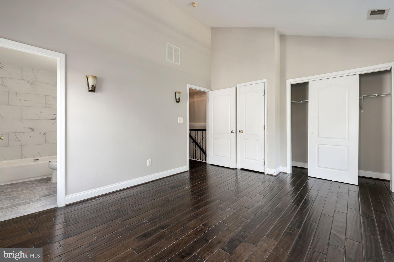 2162 Capstone Circle Herndon, VA 20170 - Photo 21 of 29 Primary suite