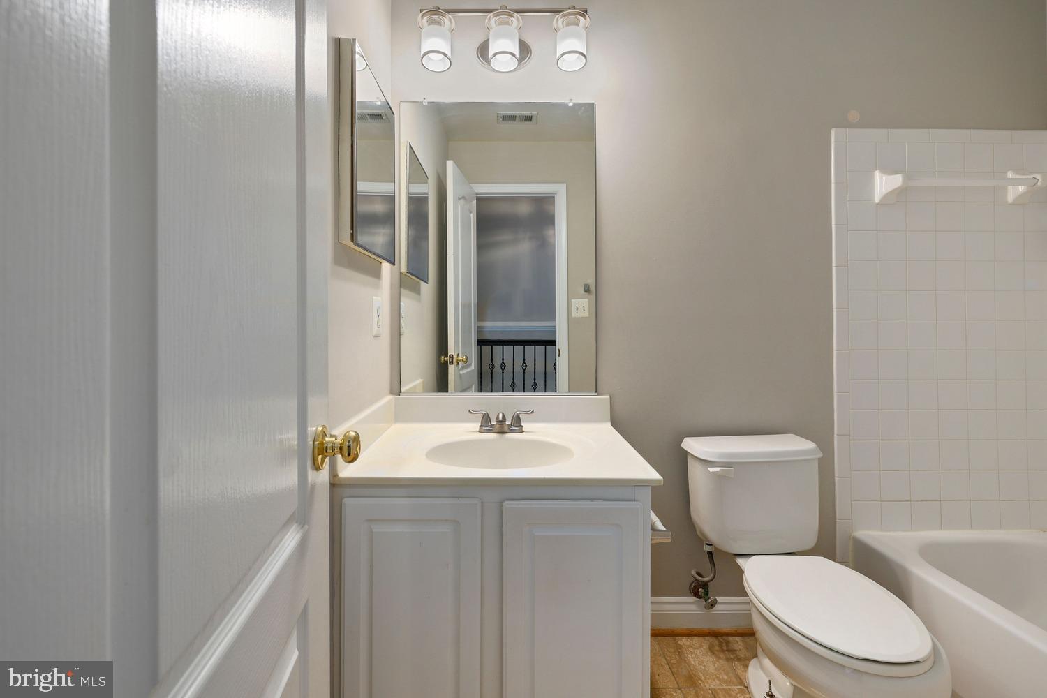 2162 Capstone Circle Herndon, VA 20170 - Photo 27 of 29 Hall full bath