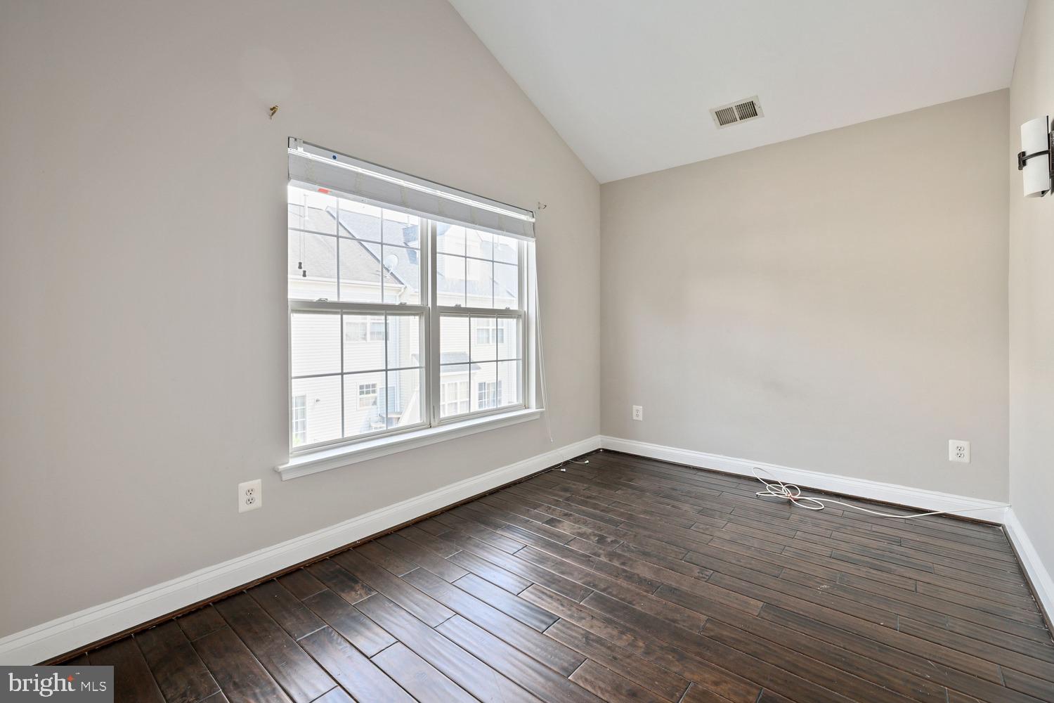 2162 Capstone Circle Herndon, VA 20170 - Photo 28 of 29 Bedroom 3