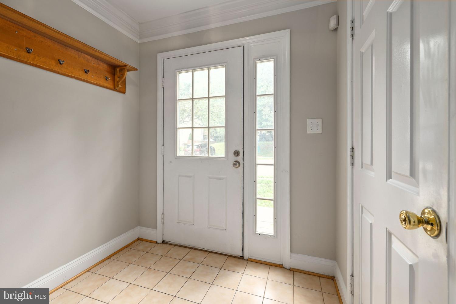 2162 Capstone Circle Herndon, VA 20170 - Photo 3 of 29